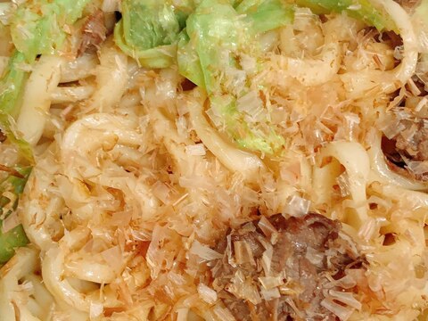 ダシが効いてる！牛バラとキャベツの焼うどん